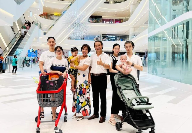 Nam NSND chuyên đóng tội phạm, ngoài đời là Đại tá, cưới vợ giỏi giang, có nhiều đất vẫn ở nhà 41m2- Ảnh 7. Nam NSND chuyên đóng tội phạm, ngoài đời là Đại tá, cưới vợ giỏi giang, có nhiều đất vẫn ở nhà 41m2- Ảnh 7.