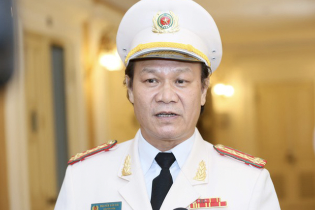 Nam NSND chuyên đóng tội phạm, ngoài đời là Đại tá, cưới vợ giỏi giang, có nhiều đất vẫn ở nhà 41m2- Ảnh 3. Nam NSND chuyên đóng tội phạm, ngoài đời là Đại tá, cưới vợ giỏi giang, có nhiều đất vẫn ở nhà 41m2- Ảnh 3.