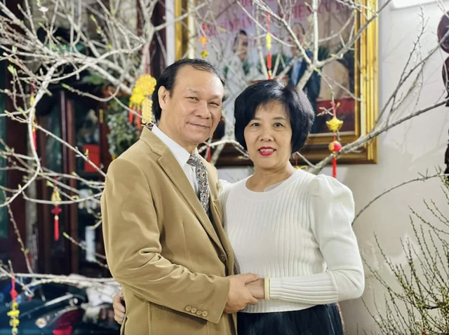 Nam NSND chuyên đóng tội phạm, ngoài đời là Đại tá, cưới vợ giỏi giang, có nhiều đất vẫn ở nhà 41m2- Ảnh 6. Nam NSND chuyên đóng tội phạm, ngoài đời là Đại tá, cưới vợ giỏi giang, có nhiều đất vẫn ở nhà 41m2- Ảnh 6.