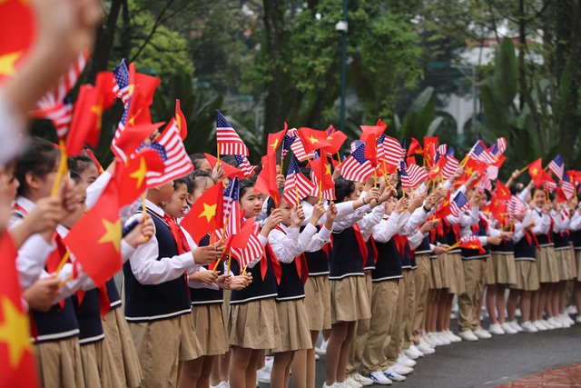 Việt Nam 2024 vào top 'tăng trưởng mạnh nhất' khu vực, một tín hiệu tích cực từ Mỹ có thể đến vào giữa năm- Ảnh 3.