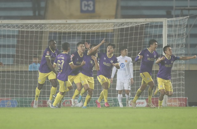V.League có màn rượt đuổi V.League có màn rượt đuổi