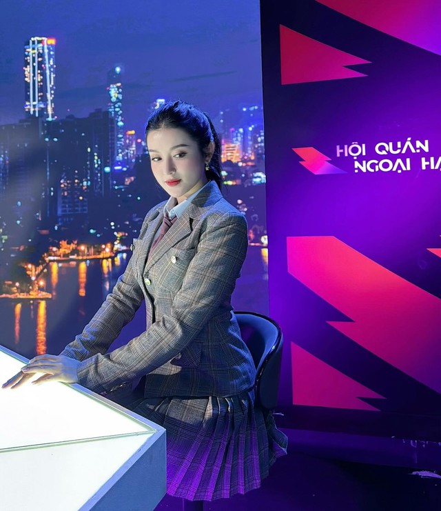 Nhan sắc nóng bỏng của Á hậu Huyền My sau khi rời showbiz làm MC dẫn chương trình thể thao- Ảnh 6.