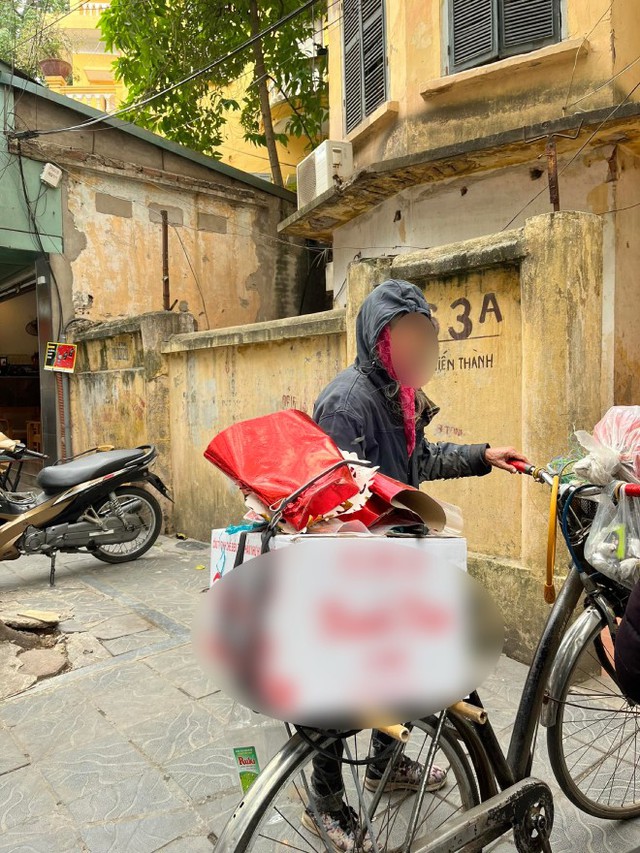 Thông tin mới vụ cụ bà nhặt rác ở biệt thự, tiết lộ lý do không bán nhà dù được trả hơn 10 tỷ đồng- Ảnh 1. Thông tin mới vụ cụ bà nhặt rác ở biệt thự, tiết lộ lý do không bán nhà dù được trả hơn 10 tỷ đồng- Ảnh 1.