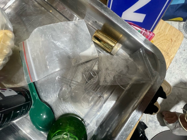 Cận cảnh kho ma túy và vũ khí của Cận cảnh kho ma túy và vũ khí của