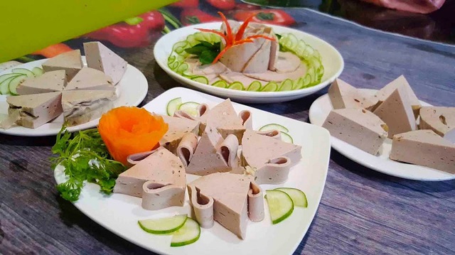 Giò chả ngày Tết xuất hiện những dấu hiệu này thì đừng nên tiếc rẻ, bỏ ngay trước khi quá muộn- Ảnh 1.