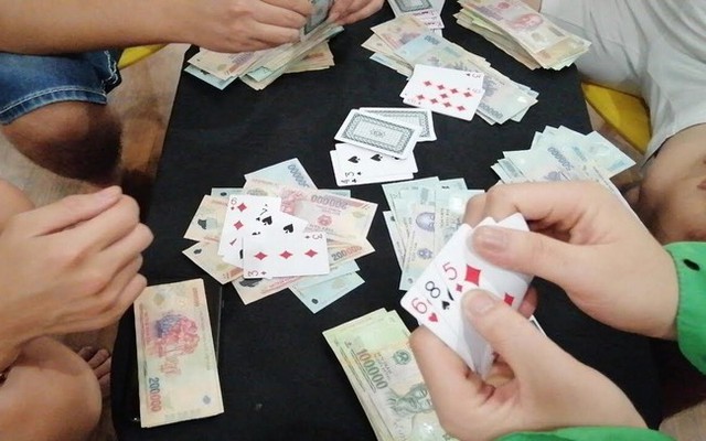 Đánh bạc, ngồi xem đánh bạc trong dịp Tết Nguyên đán sẽ bị xử lý thế nào?- Ảnh 1. Đánh bạc, ngồi xem đánh bạc trong dịp Tết Nguyên đán sẽ bị xử lý thế nào?- Ảnh 1.