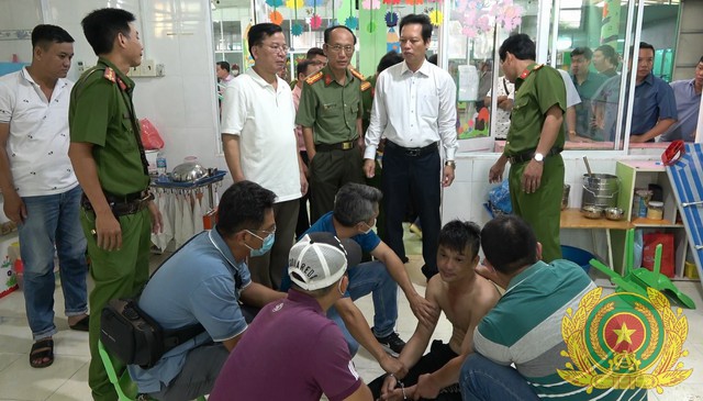 Lời khai bất ngờ của đối tượng “ngáo đá” cầm dao khống chế 3 trẻ mầm non- Ảnh 2. Lời khai bất ngờ của đối tượng “ngáo đá” cầm dao khống chế 3 trẻ mầm non- Ảnh 2.