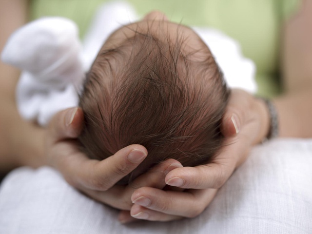 Thấy con giống người yêu cũ của vợ, người đàn ông yêu cầu xét nghiệm ADN: Sự thật được hé lộ- Ảnh 1.