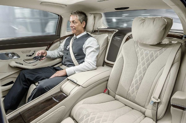 Sếp ngỏ lời đi chung xe, nên ngồi ghế trước hay ghế sau? Hành động đơn giản nhưng thể hiện nhiều điều- Ảnh 1. Sếp ngỏ lời đi chung xe, nên ngồi ghế trước hay ghế sau? Hành động đơn giản nhưng thể hiện nhiều điều- Ảnh 1.