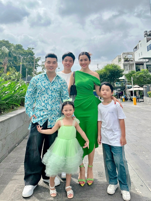 Ưng Hoàng Phúc dắt nhiều cô gái về ra mắt nhưng ba mẹ không nói chuyện, tới Kim Cương thì khác- Ảnh 3.