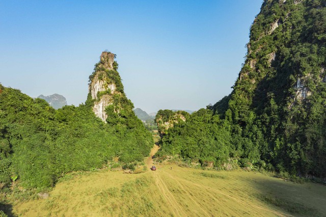 Phát hiện thảo nguyên xanh cách Hà Nội chưa tới 100km, được so sánh như “vịnh Hạ Long trên cạn”- Ảnh 2. Phát hiện thảo nguyên xanh cách Hà Nội chưa tới 100km, được so sánh như “vịnh Hạ Long trên cạn”- Ảnh 2.