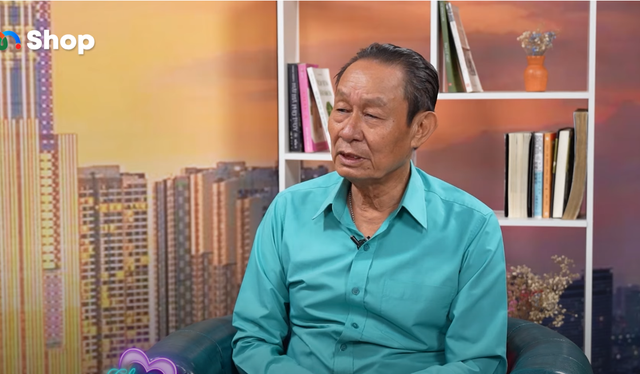 Vợ ngồi trong lòng hàng xóm hát karaoke bị chồng bắt quả tang, thái độ sau đó mới gây choáng- Ảnh 1. Vợ ngồi trong lòng hàng xóm hát karaoke bị chồng bắt quả tang, thái độ sau đó mới gây choáng- Ảnh 1.
