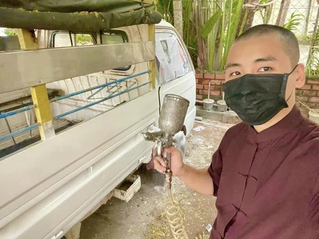 Nam ca sĩ Việt điển trai xuống tóc đi tu sau biến cố hôn nhân, giờ thấy hạnh phúc tự tại từng giây phút- Ảnh 6. Nam ca sĩ Việt điển trai xuống tóc đi tu sau biến cố hôn nhân, giờ thấy hạnh phúc tự tại từng giây phút- Ảnh 6.
