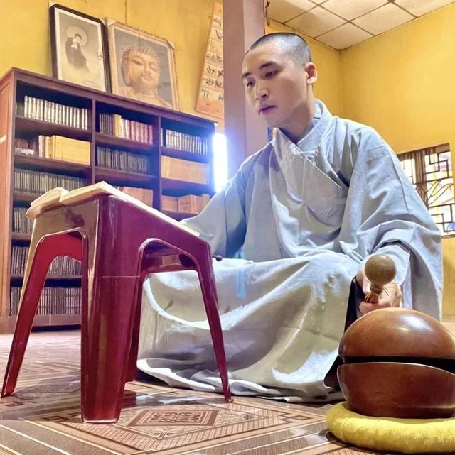 Nam ca sĩ Việt điển trai xuống tóc đi tu sau biến cố hôn nhân, giờ thấy hạnh phúc tự tại từng giây phút- Ảnh 4.