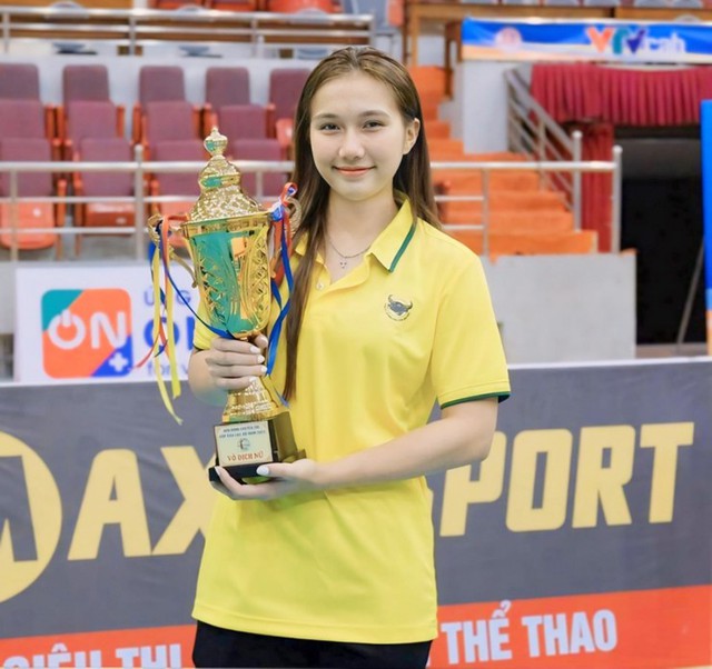 Nữ VĐV bóng chuyền Long An xinh đẹp như nàng thơ, rời sân đấu quyến rũ mê mẩn- Ảnh 1.