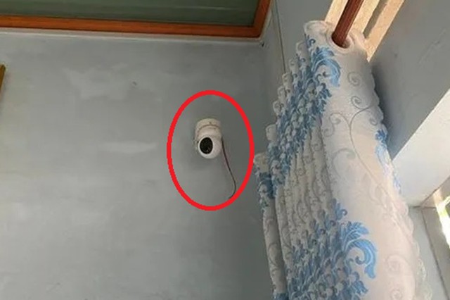 Vụ cha dượng đánh đập con riêng của vợ: Ai là người đăng clip lên mạng xã hội?- Ảnh 2. Vụ cha dượng đánh đập con riêng của vợ: Ai là người đăng clip lên mạng xã hội?- Ảnh 2.