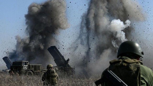 Nga tuyên bố chiến thắng quan trọng, quân Ukraine rút chạy: Thế gọng kìm siết chặt, 3.000 lính bị vây hãm- Ảnh 1. Nga tuyên bố chiến thắng quan trọng, quân Ukraine rút chạy: Thế gọng kìm siết chặt, 3.000 lính bị vây hãm- Ảnh 1.