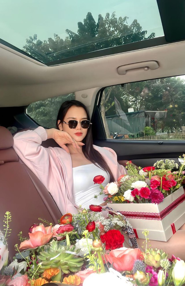 Mỹ nhân phim VTV mang quân hàm Thiếu tá, sống hạnh phúc bên chồng là Trung tá, Phó giám đốc Nhà hát kịch- Ảnh 4. Mỹ nhân phim VTV mang quân hàm Thiếu tá, sống hạnh phúc bên chồng là Trung tá, Phó giám đốc Nhà hát kịch- Ảnh 4.