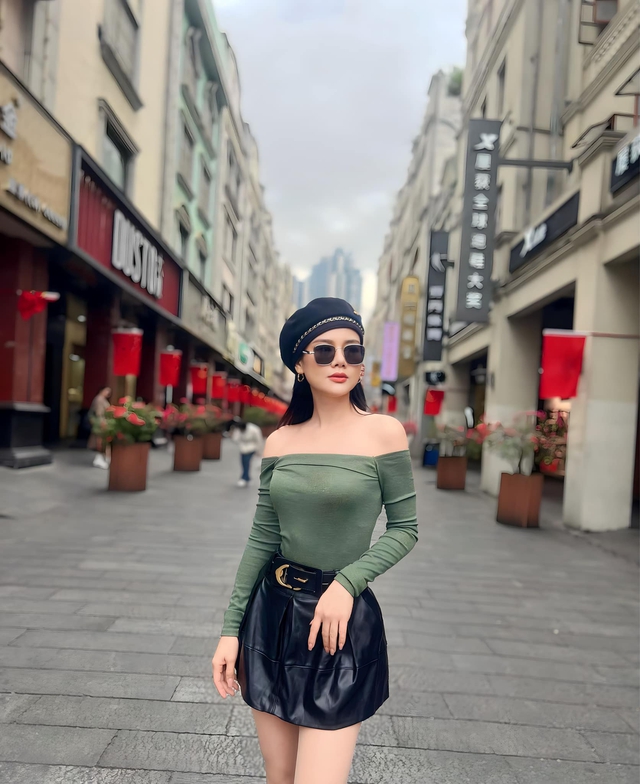 Mỹ nhân phim VTV mang quân hàm Thiếu tá, sống hạnh phúc bên chồng là Trung tá, Phó giám đốc Nhà hát kịch- Ảnh 5. Mỹ nhân phim VTV mang quân hàm Thiếu tá, sống hạnh phúc bên chồng là Trung tá, Phó giám đốc Nhà hát kịch- Ảnh 5.