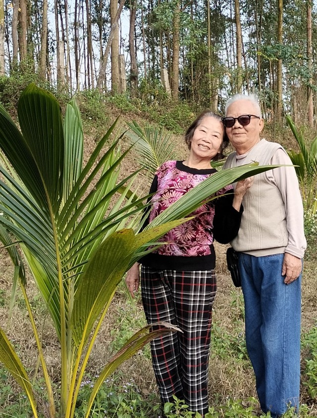 Cụ ông 85 tuổi ở Hà Nội yêu cụ bà 80 tuổi quen qua mạng: Cụ ông 85 tuổi ở Hà Nội yêu cụ bà 80 tuổi quen qua mạng: