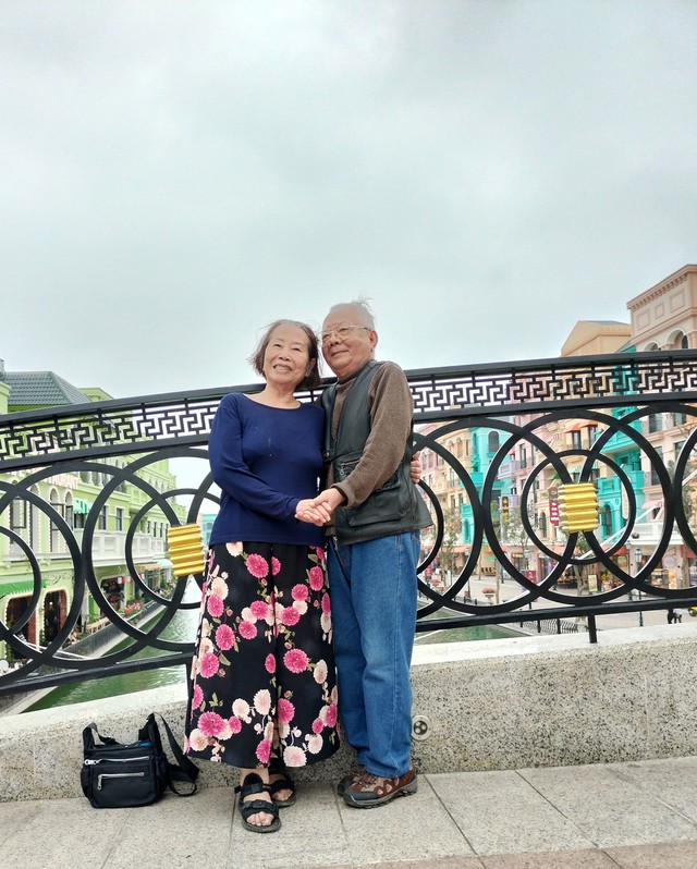 Cụ ông 85 tuổi ở Hà Nội yêu cụ bà 80 tuổi quen qua mạng: Cụ ông 85 tuổi ở Hà Nội yêu cụ bà 80 tuổi quen qua mạng: