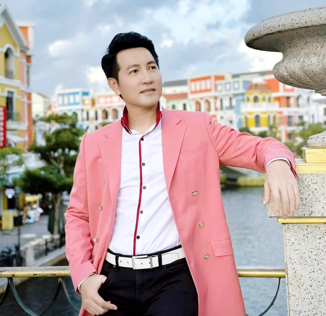 Lối sống thực của nam ca sĩ được khen Lối sống thực của nam ca sĩ được khen