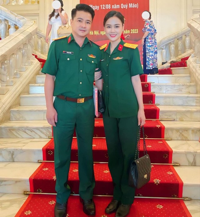 Mỹ nhân phim VTV mang quân hàm Thiếu tá, sống hạnh phúc bên chồng là Trung tá, Phó giám đốc Nhà hát kịch- Ảnh 6. Mỹ nhân phim VTV mang quân hàm Thiếu tá, sống hạnh phúc bên chồng là Trung tá, Phó giám đốc Nhà hát kịch- Ảnh 6.