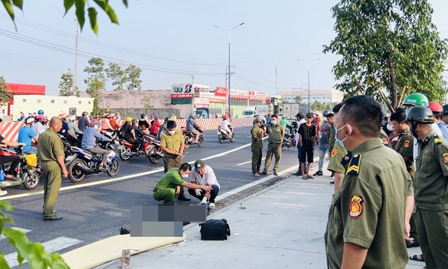Lời khai bất ngờ của tài xế xe tải cán chết người nằm ngủ trên vỉa hè- Ảnh 2. Lời khai bất ngờ của tài xế xe tải cán chết người nằm ngủ trên vỉa hè- Ảnh 2.