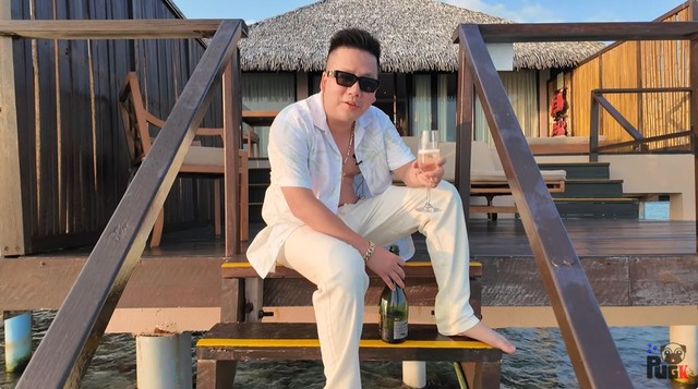 Khoa Pug khoe kiếm được 2 tỷ/ngày, giàu vượt mặt Sơn Tùng M- TP, sự thật thế nào?- Ảnh 5. Khoa Pug khoe kiếm được 2 tỷ/ngày, giàu vượt mặt Sơn Tùng M- TP, sự thật thế nào?- Ảnh 5.