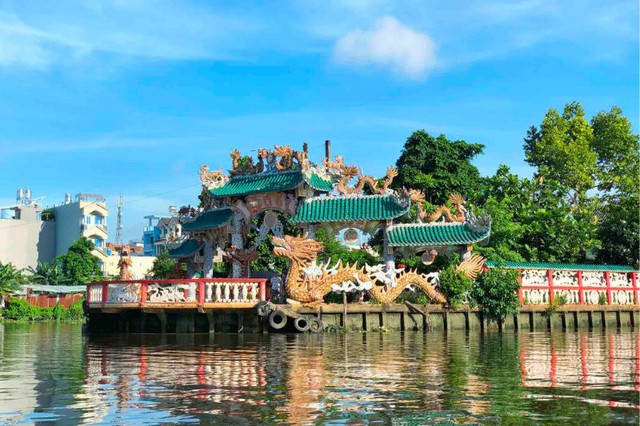 Bí ẩn ngôi miếu cổ cõng trên mình hàng trăm con rồng uốn lượn 