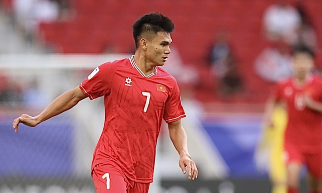 Hậu vệ ĐT Việt Nam hé lộ cách HLV Troussier sắp đối phó Indonesia, giành chiến thắng nơi đất khách- Ảnh 2. Hậu vệ ĐT Việt Nam hé lộ cách HLV Troussier sắp đối phó Indonesia, giành chiến thắng nơi đất khách- Ảnh 2.