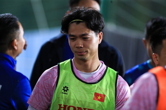 Công Phượng tái phát chấn thương, HLV Troussier thêm Công Phượng tái phát chấn thương, HLV Troussier thêm