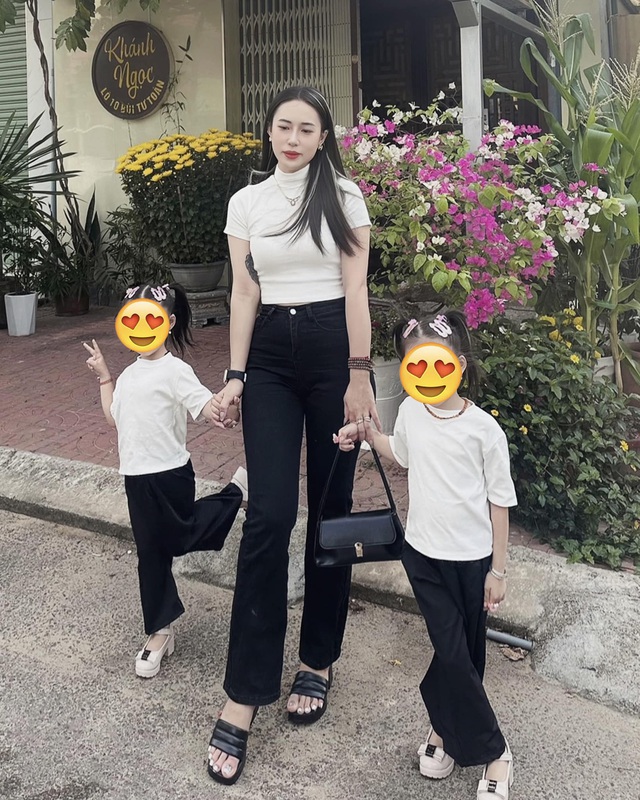 23 tuổi mất chồng đột ngột, góa phụ không khóc khi nhận tin, đưa chồng đi du lịch cùng theo cách đặc biệt- Ảnh 5. 23 tuổi mất chồng đột ngột, góa phụ không khóc khi nhận tin, đưa chồng đi du lịch cùng theo cách đặc biệt- Ảnh 5.