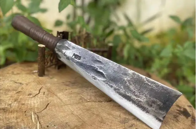 Vũ khí lợi hại nhất Thủy Hử: Chém sắt như chém bùn, cùng 