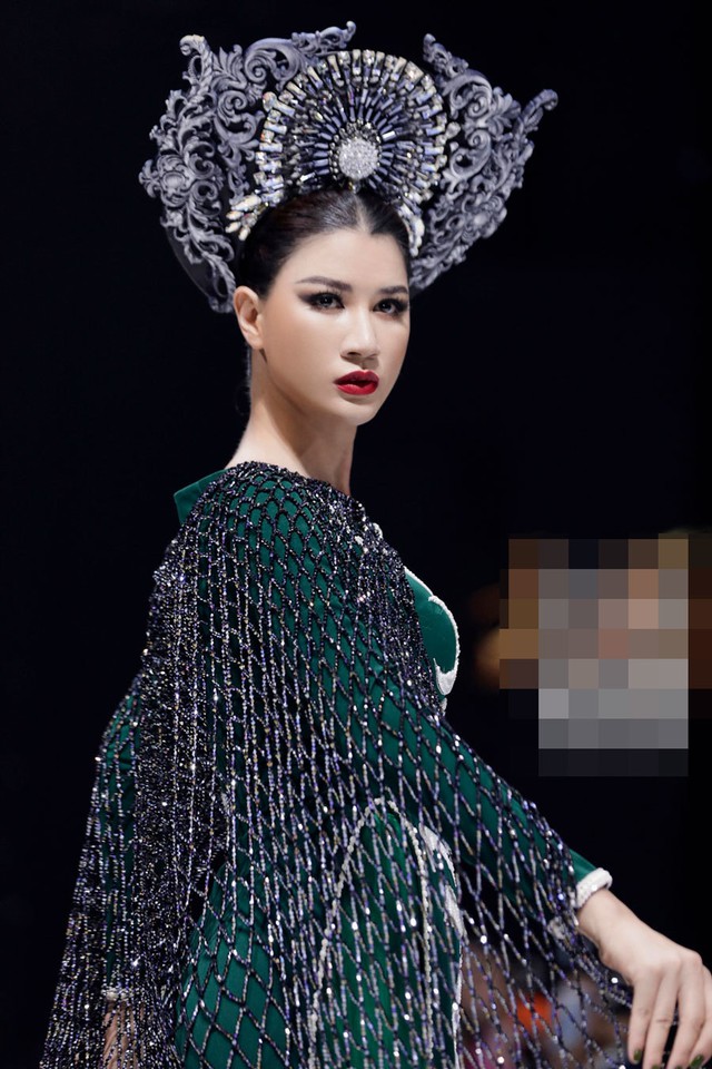 Cựu người mẫu đợi 8 năm để ở cùng chồng nhưng lại không ngủ chung, cơ ngơi bạc tỉ vẫn làm giúp việc- Ảnh 1. Cựu người mẫu đợi 8 năm để ở cùng chồng nhưng lại không ngủ chung, cơ ngơi bạc tỉ vẫn làm giúp việc- Ảnh 1.