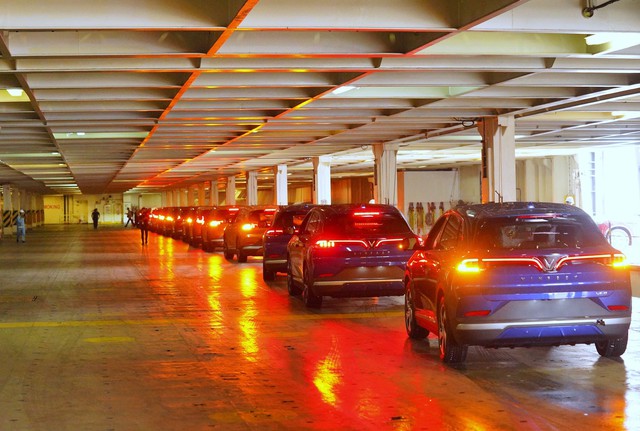 Siêu tàu chở ô tô VinFast và BYD: Dù lớn cỡ nào cũng phải tuyệt đối tránh một điều khi tài xế lái xe lên- Ảnh 3.