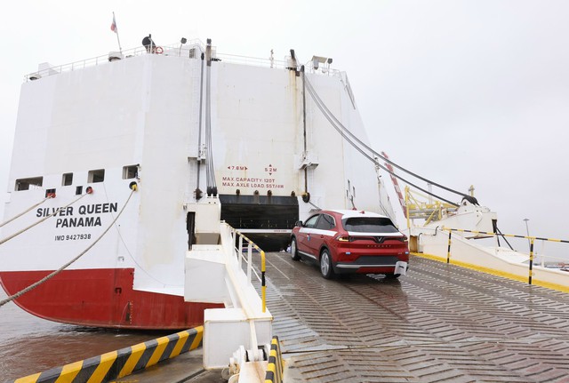 Siêu tàu chở ô tô VinFast và BYD: Dù lớn cỡ nào cũng phải tuyệt đối tránh một điều khi tài xế lái xe lên- Ảnh 2. Siêu tàu chở ô tô VinFast và BYD: Dù lớn cỡ nào cũng phải tuyệt đối tránh một điều khi tài xế lái xe lên- Ảnh 2.