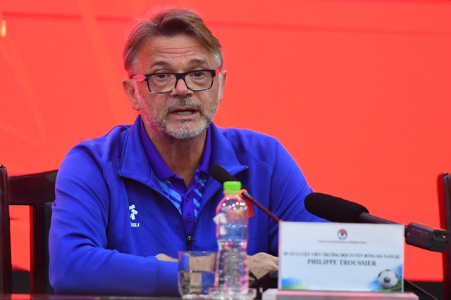 HỌP BÁO HLV Troussier: HỌP BÁO HLV Troussier: