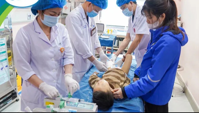 Ra khỏi cổng trường, bé trai 6 tuổi bị xe cán đứt rời chân: Mẹ gửi lời nhắn nhủ đắt giá tới các bậc phụ huynh- Ảnh 1. Ra khỏi cổng trường, bé trai 6 tuổi bị xe cán đứt rời chân: Mẹ gửi lời nhắn nhủ đắt giá tới các bậc phụ huynh- Ảnh 1.