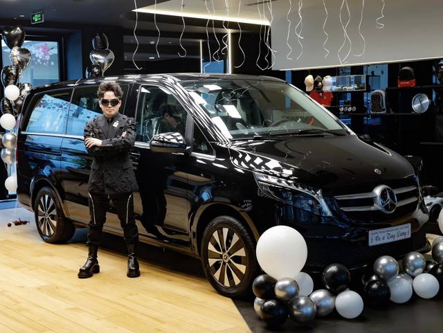 Tùng Dương tự thưởng cho mình món quà trị giá hơn 3 tỷ: Thanh Lam đòi khao, Bằng Kiều xin đi nhờ- Ảnh 1. Tùng Dương tự thưởng cho mình món quà trị giá hơn 3 tỷ: Thanh Lam đòi khao, Bằng Kiều xin đi nhờ- Ảnh 1.