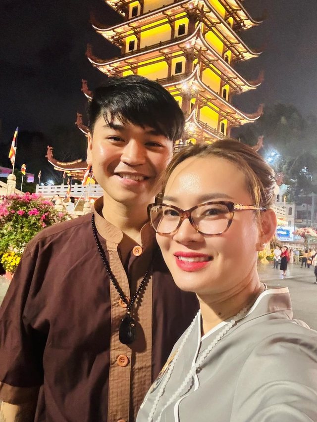 Cuộc sống vợ chồng của nam nghệ sĩ Việt lấy vợ hơn 8 tuổi, có 2 con riêng- Ảnh 1. Cuộc sống vợ chồng của nam nghệ sĩ Việt lấy vợ hơn 8 tuổi, có 2 con riêng- Ảnh 1.