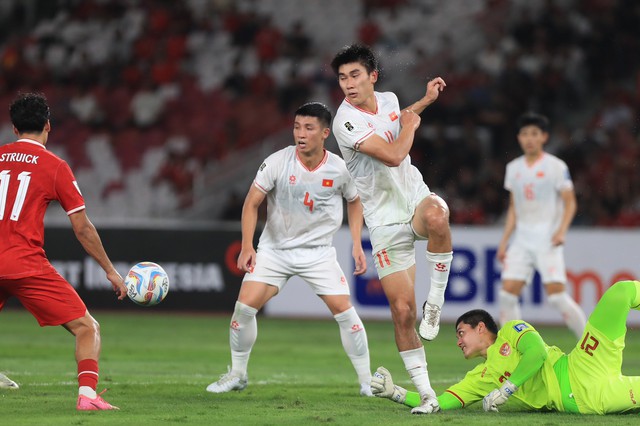 Đội tuyển Việt Nam bị FIFA trừ điểm, tụt hạng nặng nề sau trận thua Indonesia- Ảnh 1. Đội tuyển Việt Nam bị FIFA trừ điểm, tụt hạng nặng nề sau trận thua Indonesia- Ảnh 1.