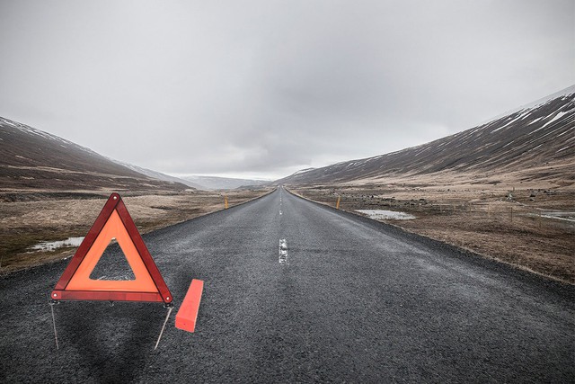 Thứ cực rẻ nhưng nhất định phải có khi xe gặp sự cố, dừng đỗ trên cao tốc: Không mang theo rất nguy hiểm!- Ảnh 1.