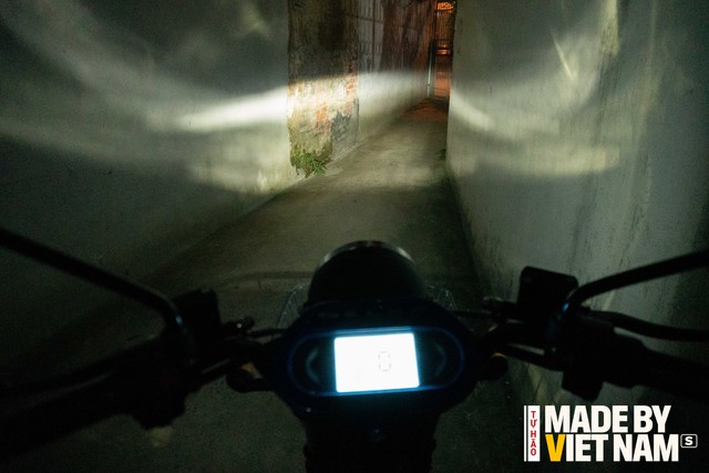 Thử thách chiếc xe '80% của người Việt': Giá chỉ 23 triệu, đi hết Tứ Trấn, phuộc sau cứng, ngồi thì êm- Ảnh 17.