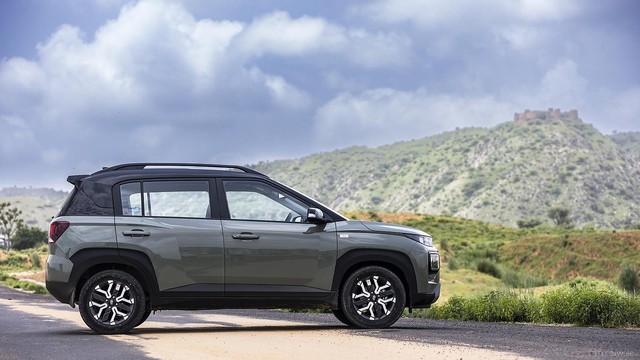 'Tiểu Santa Fe' giá chỉ 172 triệu đồng ở nước đông dân nhất thế giới: Về Việt Nam giá còn 'ngọt'?- Ảnh 2. 'Tiểu Santa Fe' giá chỉ 172 triệu đồng ở nước đông dân nhất thế giới: Về Việt Nam giá còn 'ngọt'?- Ảnh 2.