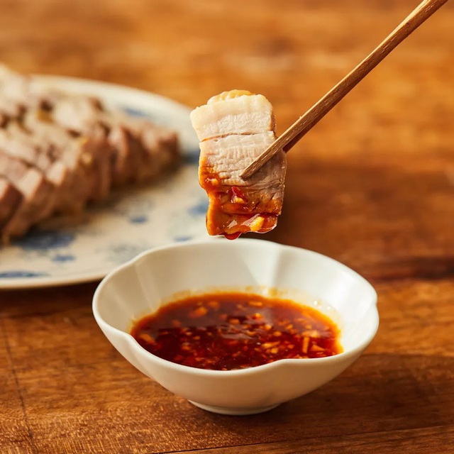 Thịt luộc không cần nước là thế nào? Làm thế này sẽ giúp nâng tầm món ăn, thịt mềm, ngon ngọt hơn hẳn- Ảnh 3.
