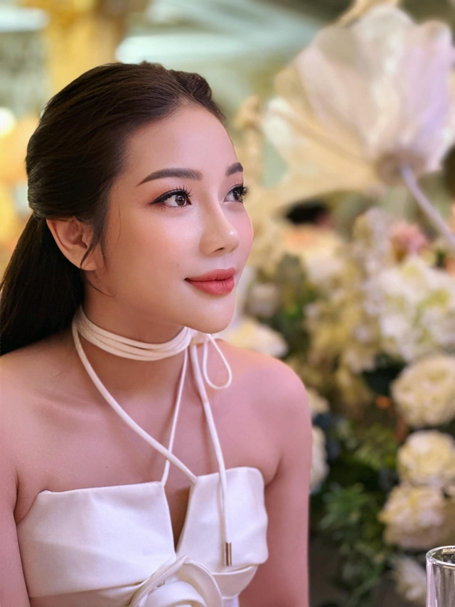 Nữ ca sĩ có quân hàm Thiếu úy: Nhan sắc nóng bỏng, chất giọng cá tính- Ảnh 2.