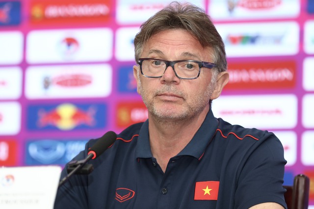 HLV Troussier nhận bao nhiêu tiền sau khi chia tay đội tuyển Việt Nam?- Ảnh 1. HLV Troussier nhận bao nhiêu tiền sau khi chia tay đội tuyển Việt Nam?- Ảnh 1.