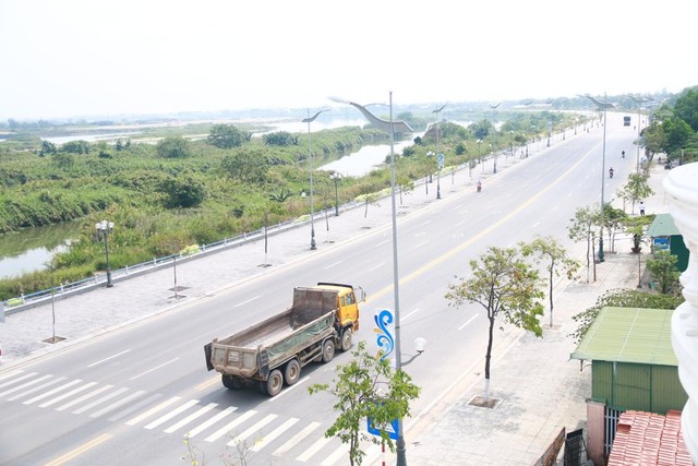 Cựu Bí thư Tỉnh ủy Quảng Ngãi Lê Viết Chữ bị cáo buộc nhận hối lộ để ưu ái cho Hậu 'pháo' như thế nào?- Ảnh 2. Cựu Bí thư Tỉnh ủy Quảng Ngãi Lê Viết Chữ bị cáo buộc nhận hối lộ để ưu ái cho Hậu 'pháo' như thế nào?- Ảnh 2.