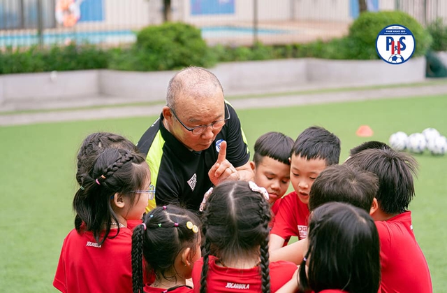 Ông Park Hang Seo sau hơn một năm chia tay đội tuyển Việt Nam: Được khen ngày càng đẹp ra- Ảnh 4. Ông Park Hang Seo sau hơn một năm chia tay đội tuyển Việt Nam: Được khen ngày càng đẹp ra- Ảnh 4.